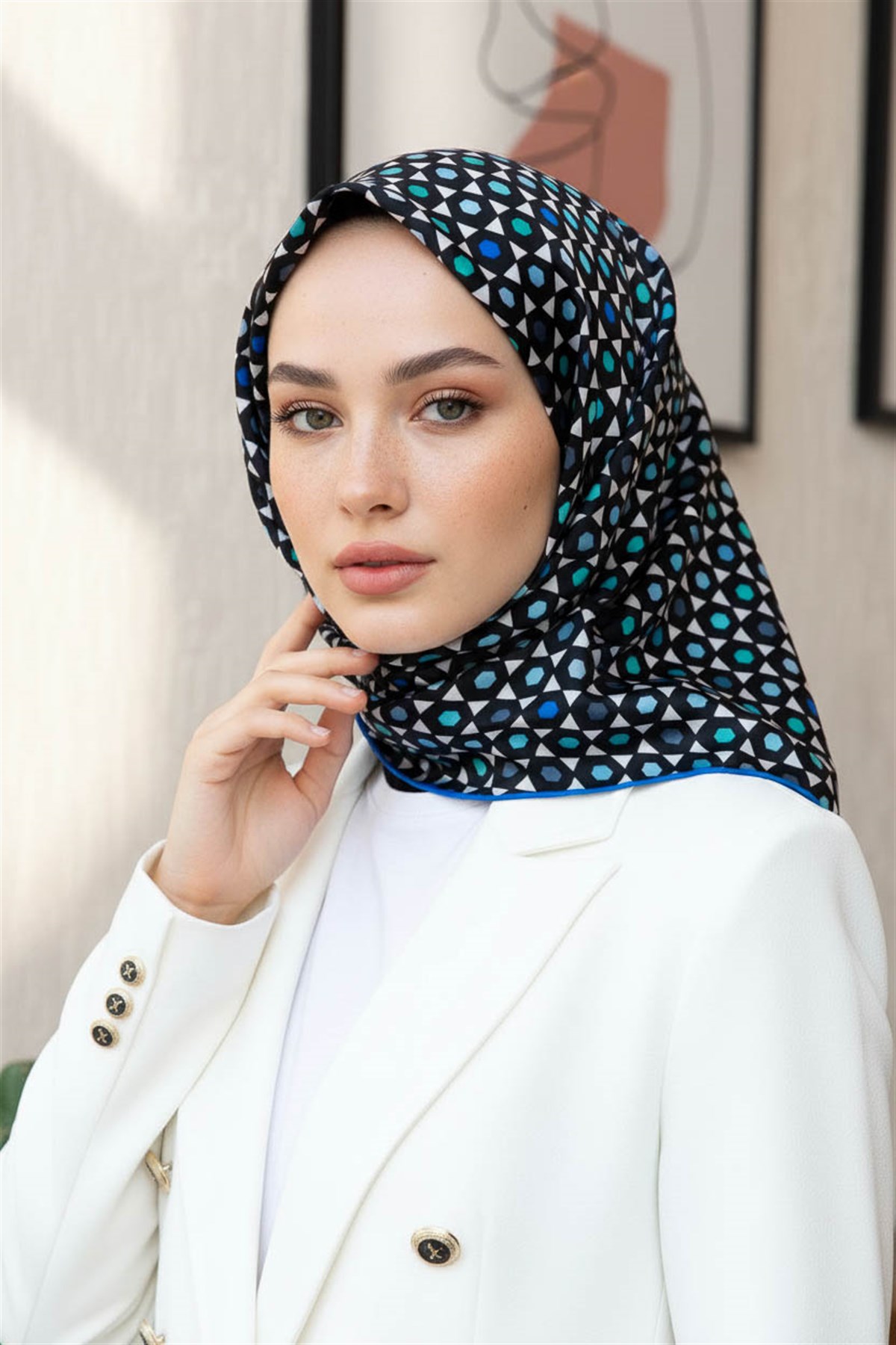 %100 Twill İpek Nokta Desenli Siyah - Saks Renkli 90x90 Eşarp Dikim Şekli : El Dikişi