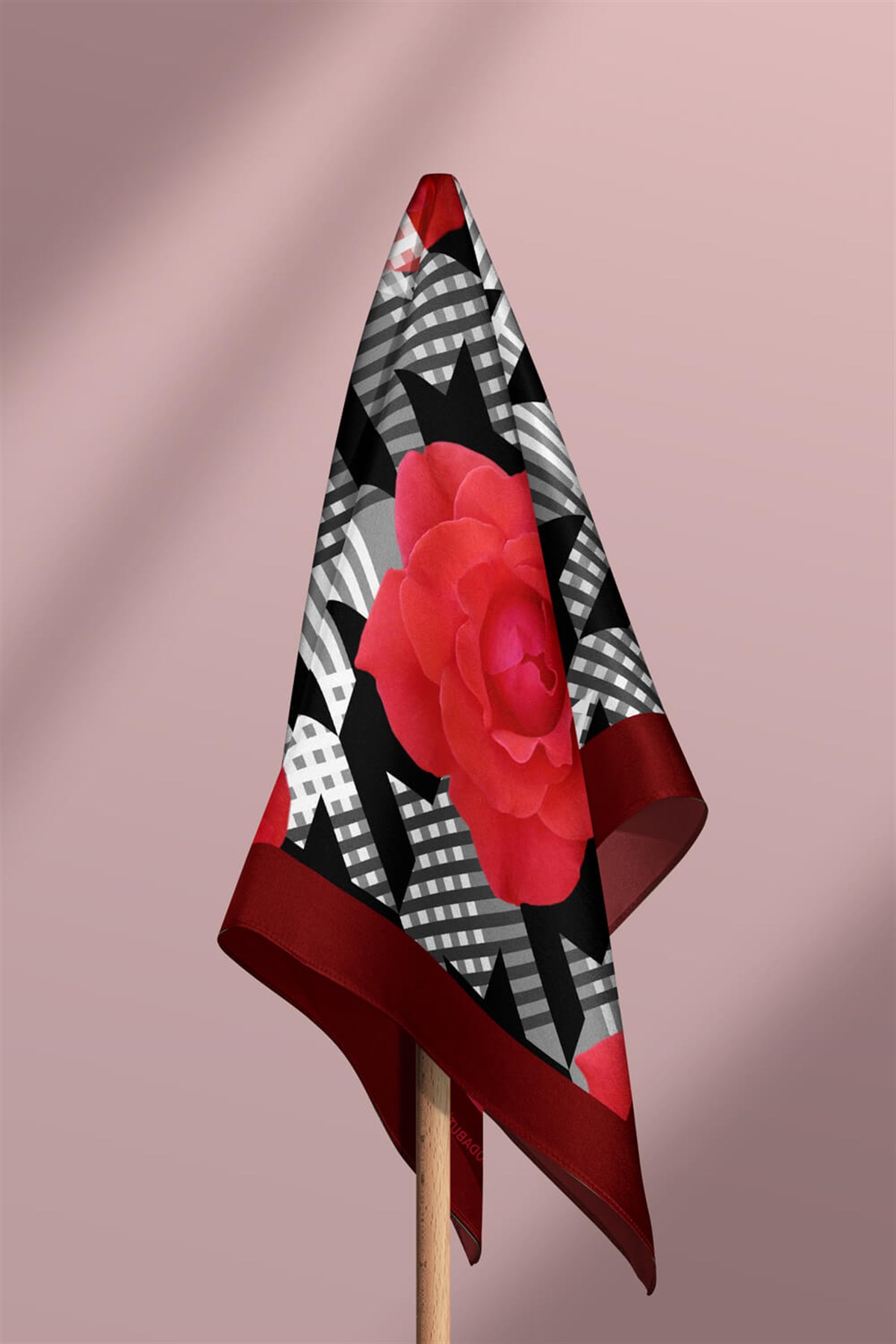Violla V19 Kadın Gül Desenli Bandana 50x50 Kırmızı Siyah Beyaz DG0441-22