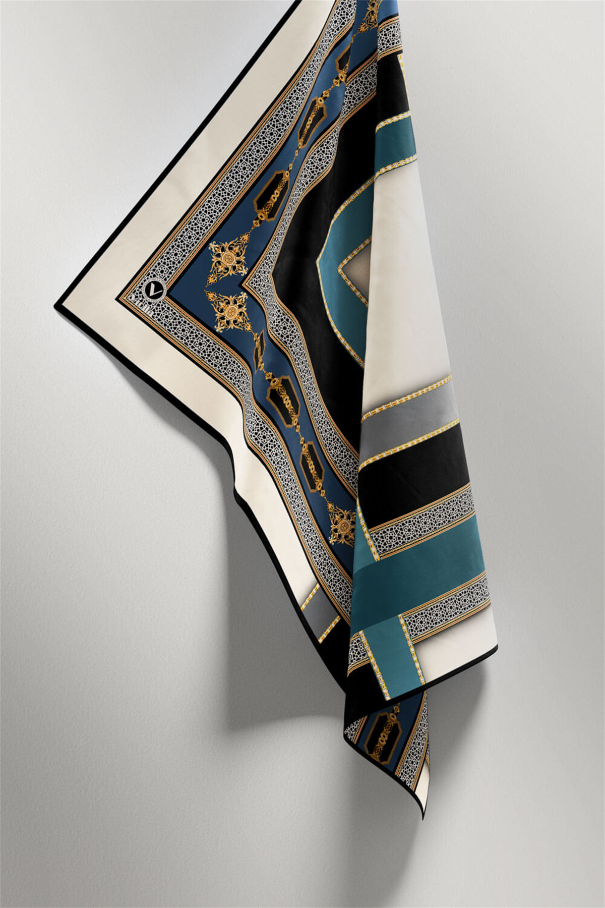 Twill Gold Detaylı ve Antik Motif Desenli İndigo Renkli 90x90 Eşarp (İpek İçermez) Kenar Dikiş Şekli El Dikişli