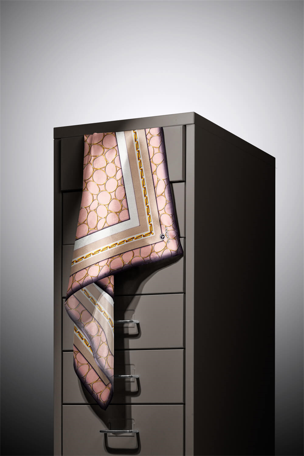 %100 Twill İpek Zincir Desenli Pudra - Bej Renkli 90x90 Eşarp Kenar Dikiş Şekli El Dikişli