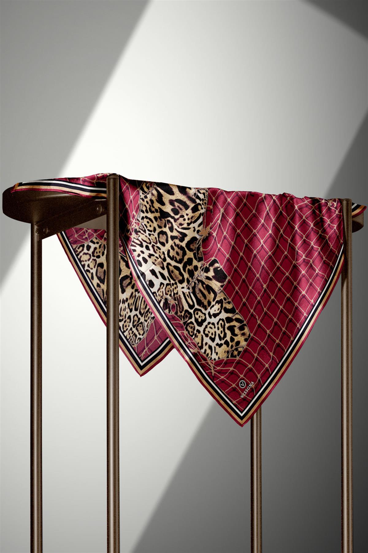 %100 Twill İpek Leopar Desenli Bordo Renkli 90x90 Eşarp Dikim Şekli : El Dikişi