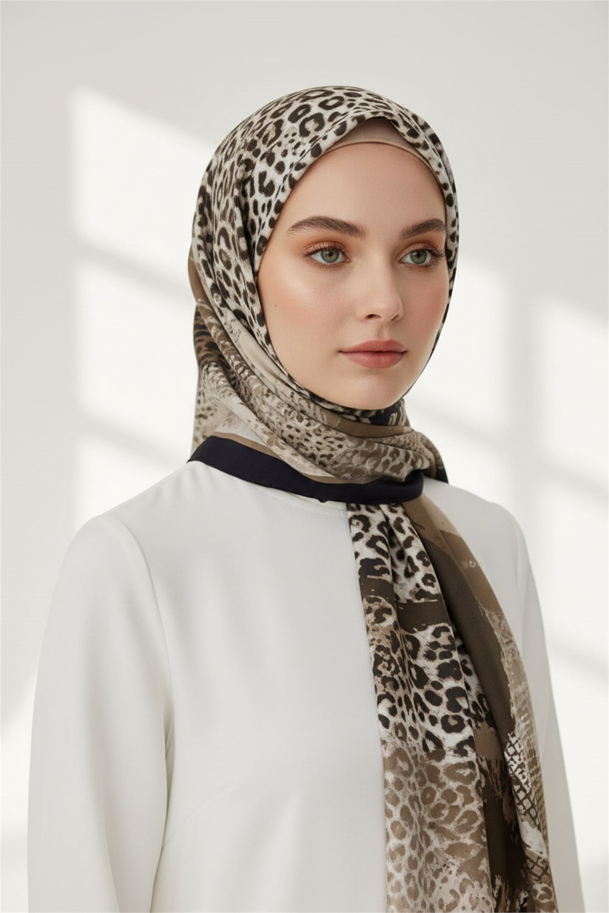 KREP LEOPAR DESENLİ BEJ - SİYAH RENKLİ 75X195 KIRIŞMAZ ŞAL