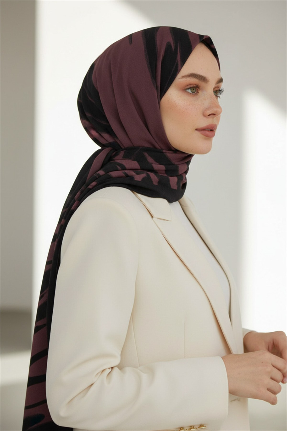 KREP GEOMETRİK DESENLİ GÜL KURUSU RENKLİ 75X195 KIRIŞMAZ ŞAL
