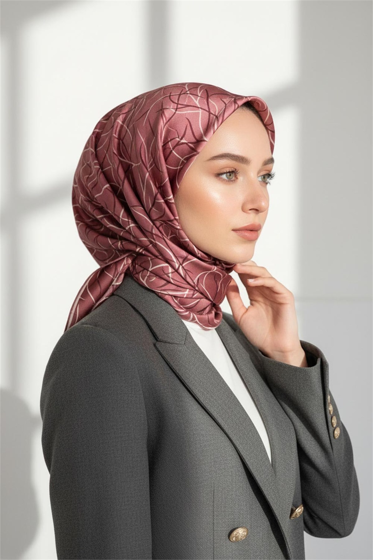 %100 Twill İpek Degrade Desenli Gül Kurusu Renkli 90x90 Eşarp Dikim Şekli : El Dikişi