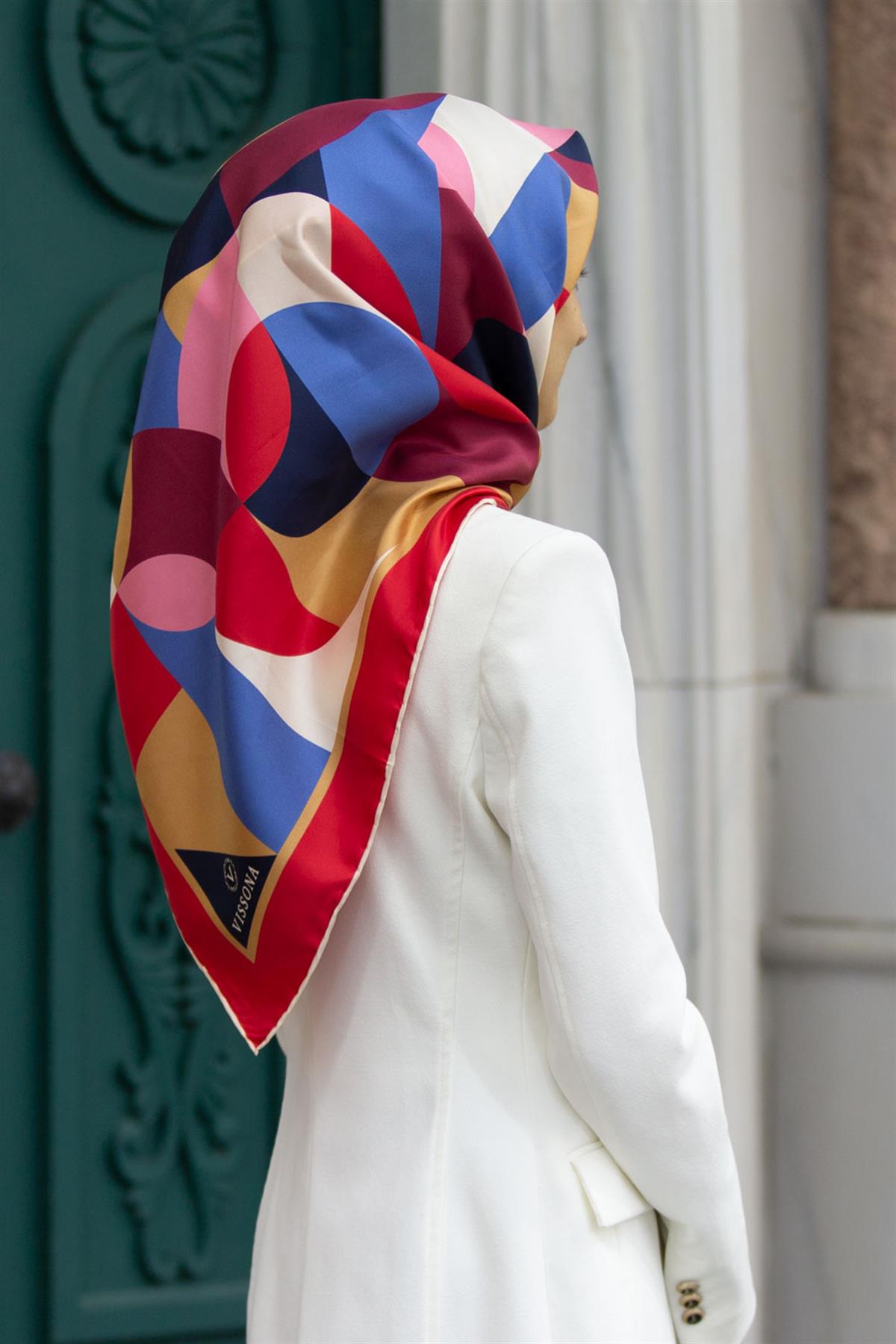 %100 Twill Renk Bloklu Çizgili Desenli Kırmızı - Lacivert Renkli 90x90 Eşarp Dikim Şekli: El Dikişii