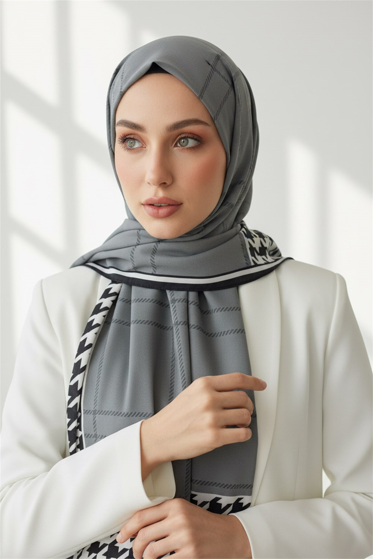 KREP KAZAYAĞI DESENLİ GRİ - SİYAH RENKLİ 75X195 KIRIŞMAZ ŞAL