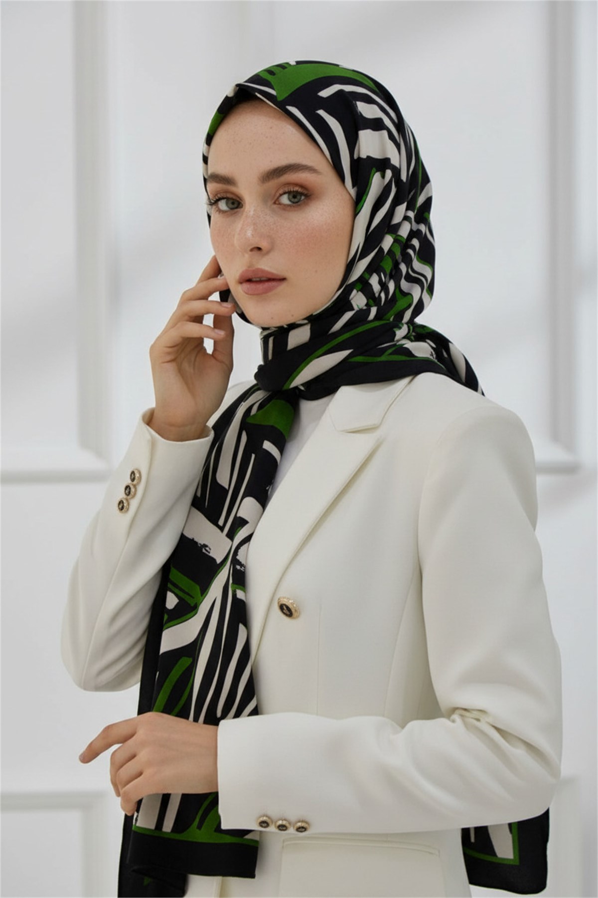 KREP ÇİZGİ DESENLİ ZÜMRÜT YEŞİLİ RENKLİ 75X195 KIRIŞMAZ ŞAL