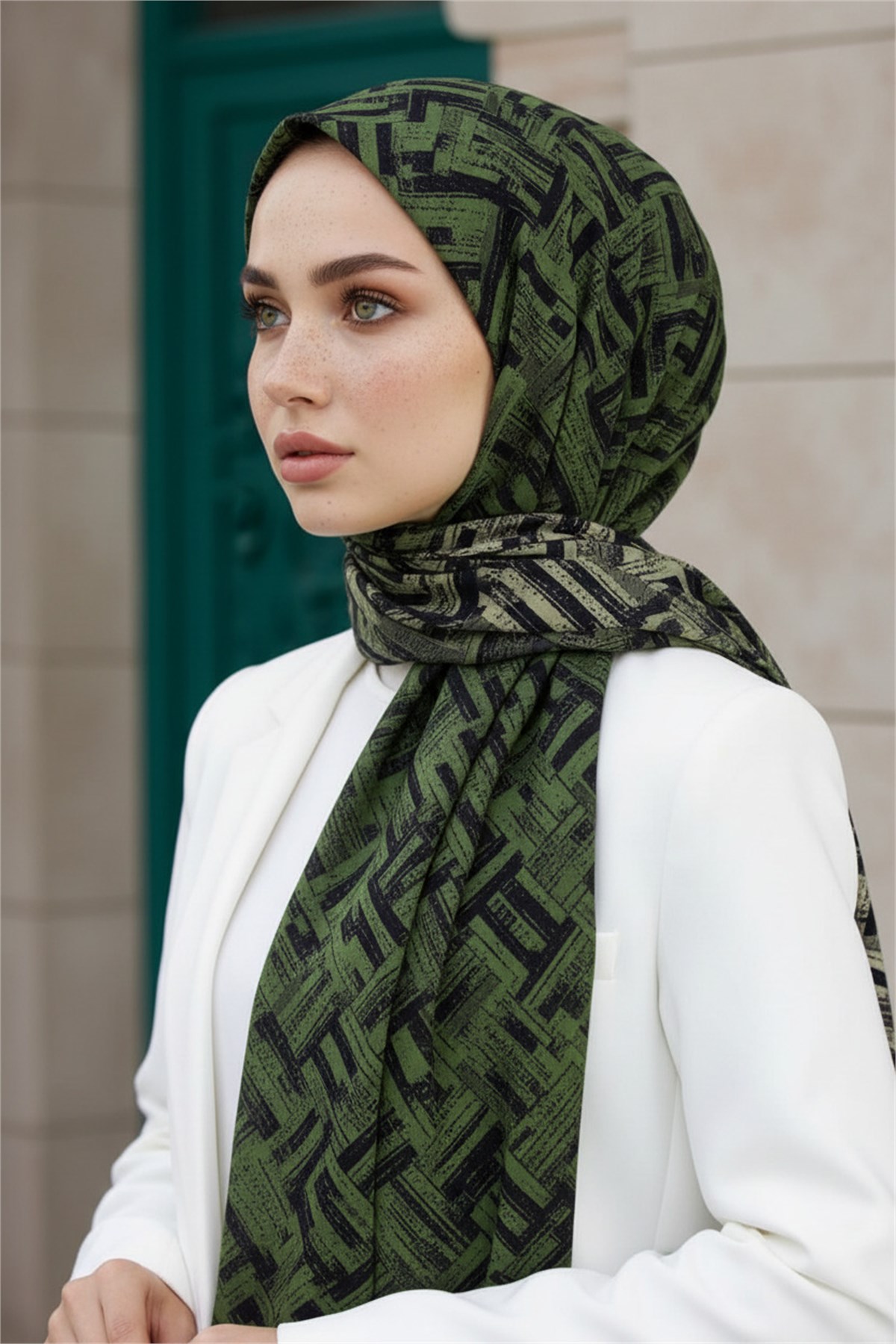 KREP DEGRADELİ ÇİZGİ DESENLİ ZÜMRÜT YEŞİLİ RENKLİ 75X195 KIRIŞMAZ ŞAL