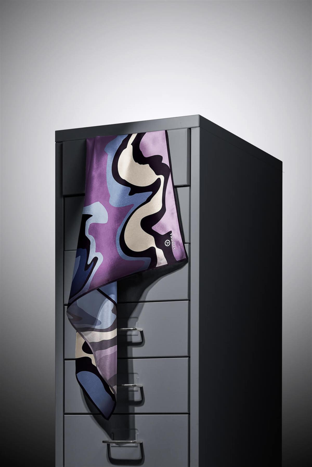 100% Twill İpek Dalga Desenli İndigo - Lila Renkli 90x90 Dikim Şekli : El Dikişi Eşarp