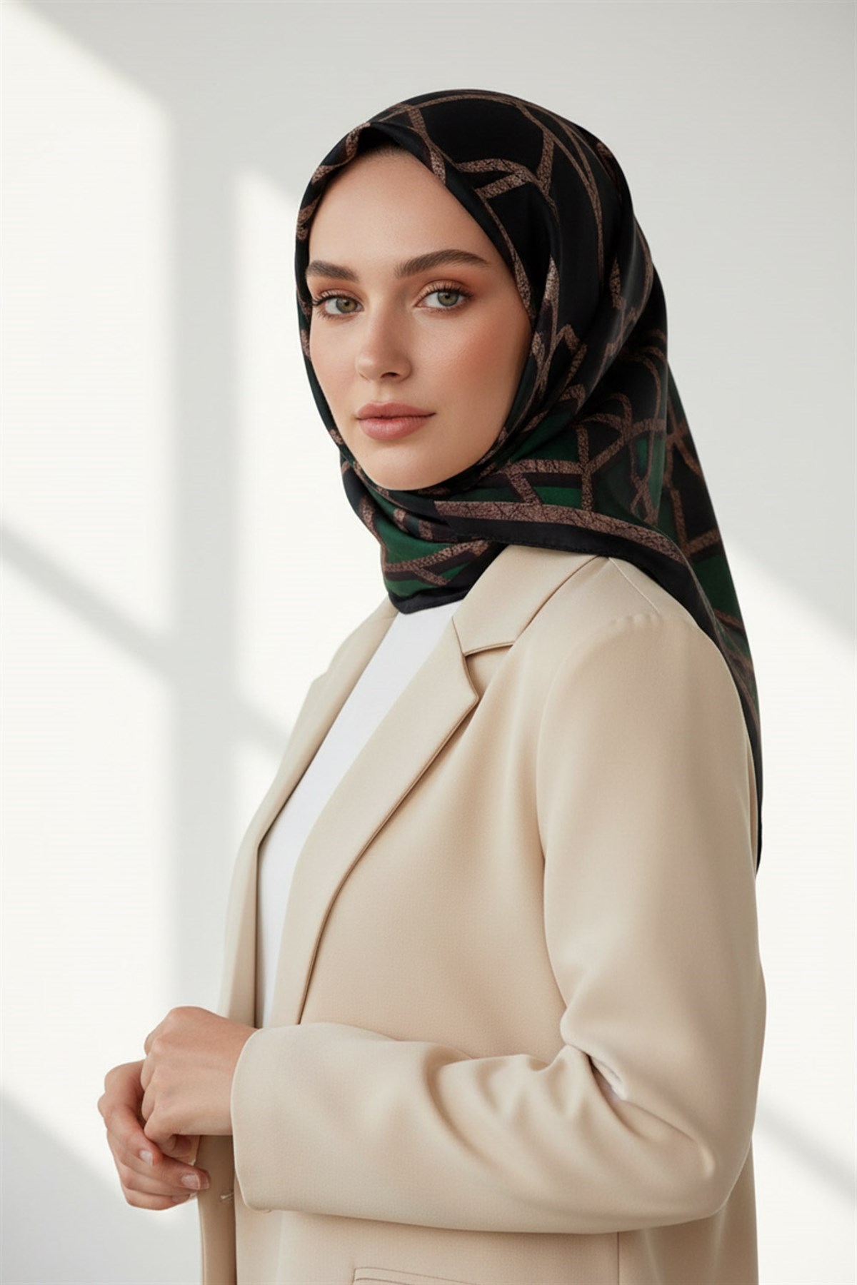 %100 Twill Türk Motifi  Desenli Zümrüt Yeşili Renkli 90x90 Eşarp Dikim Şekli: El Dikişi