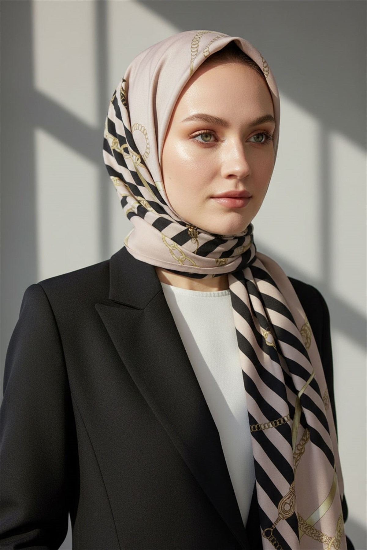 KREP ÇİZGİLİ DESENLİ VİZON - SİYAH RENKLİ 75X195 KIRIŞMAZ ŞAL