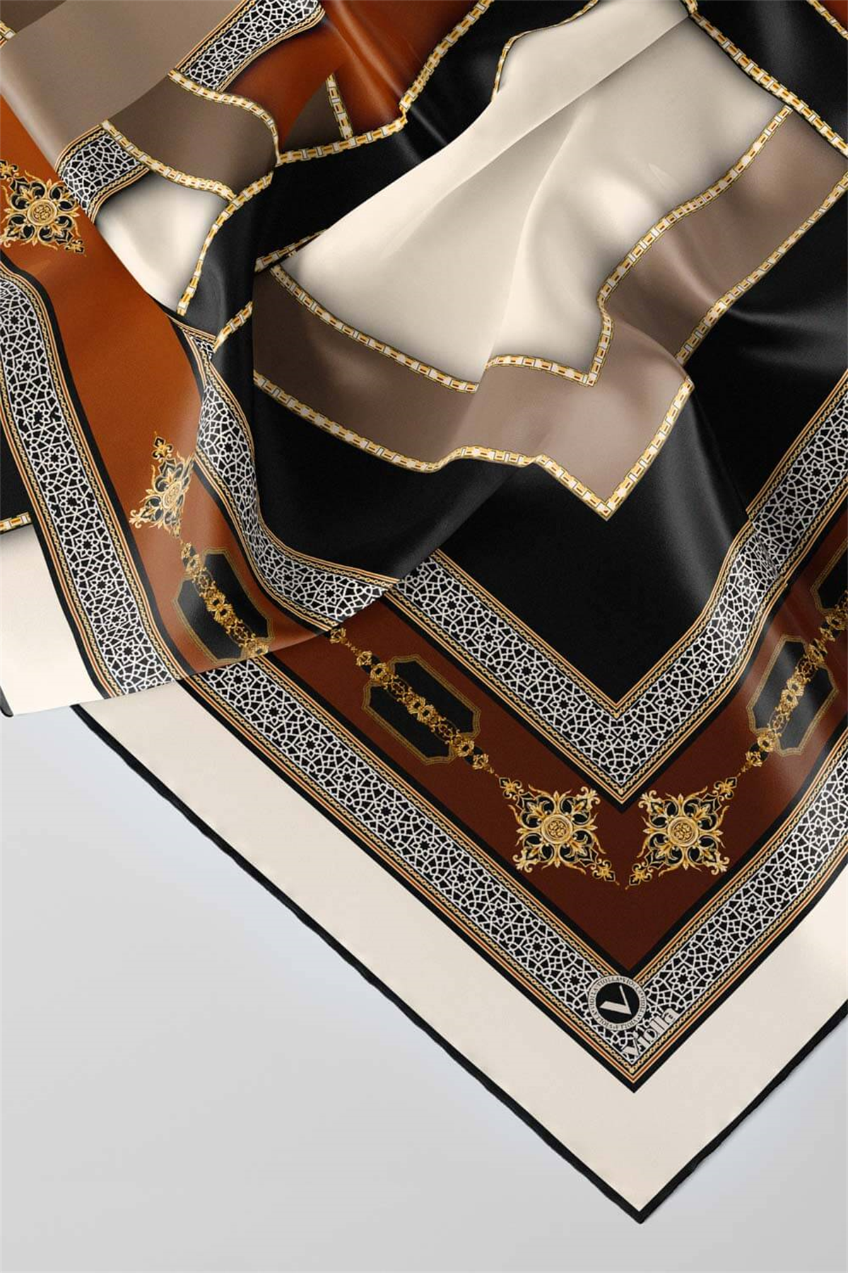 Twill Gold Detaylı ve Antik Motif Desenli Taba - Bej Renkli 90x90 Eşarp (İpek İçermez) Kenar Dikiş Şekli El Dikişli