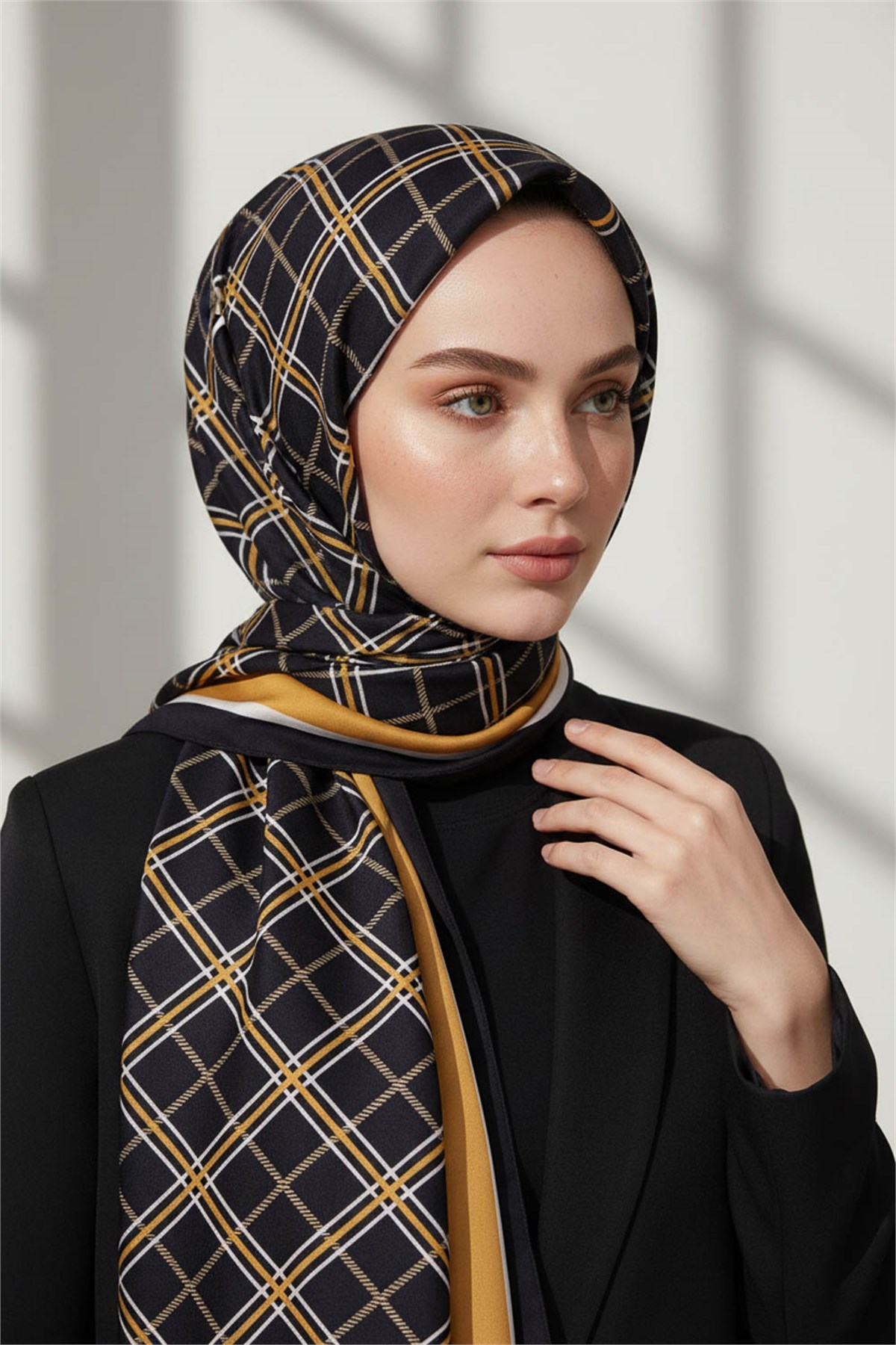 KREP EKOSE DESENLİ SİYAH - GOLD RENKLİ 75X195 KIRIŞMAZ ŞAL