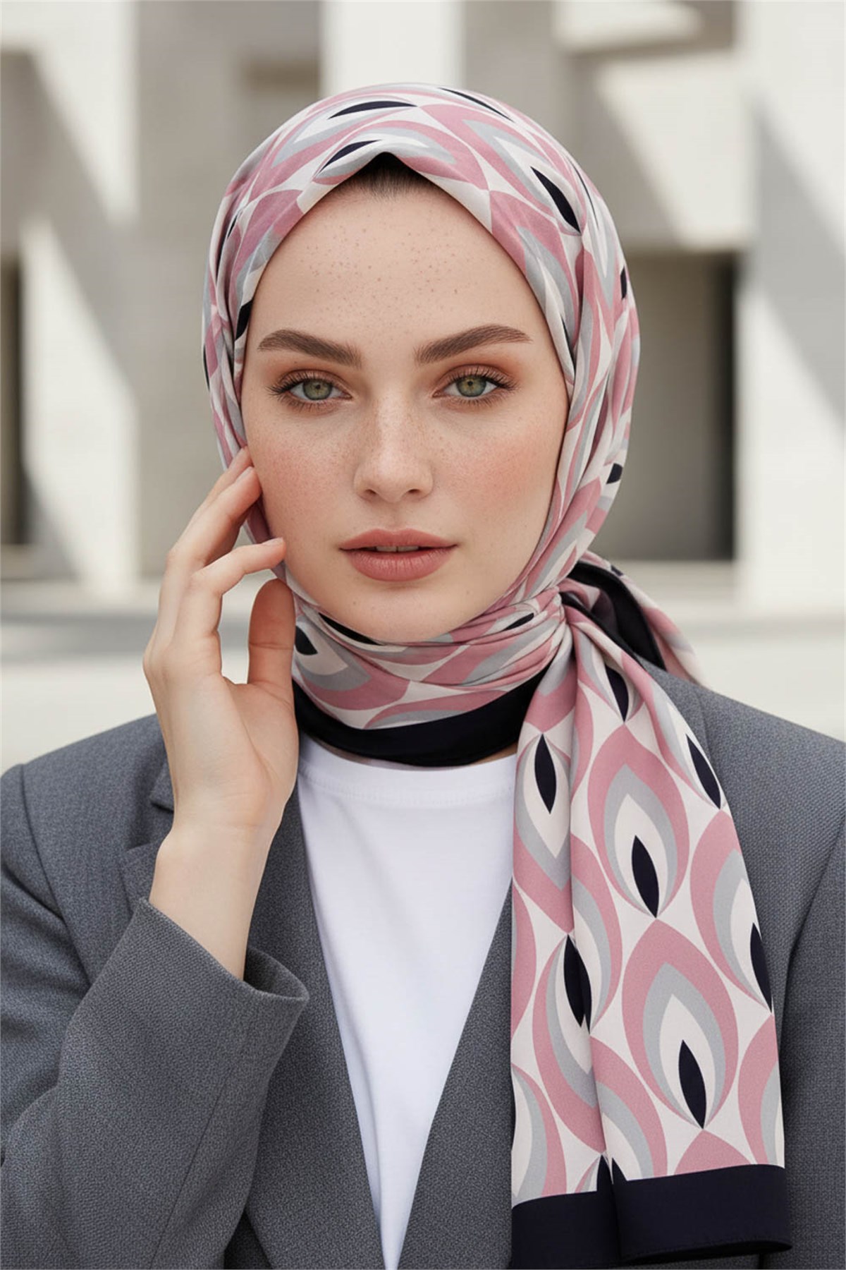 KREP GEOMETRİK DESENLİ PUDRA RENKLİ 75X195 KIRIŞMAZ ŞAL