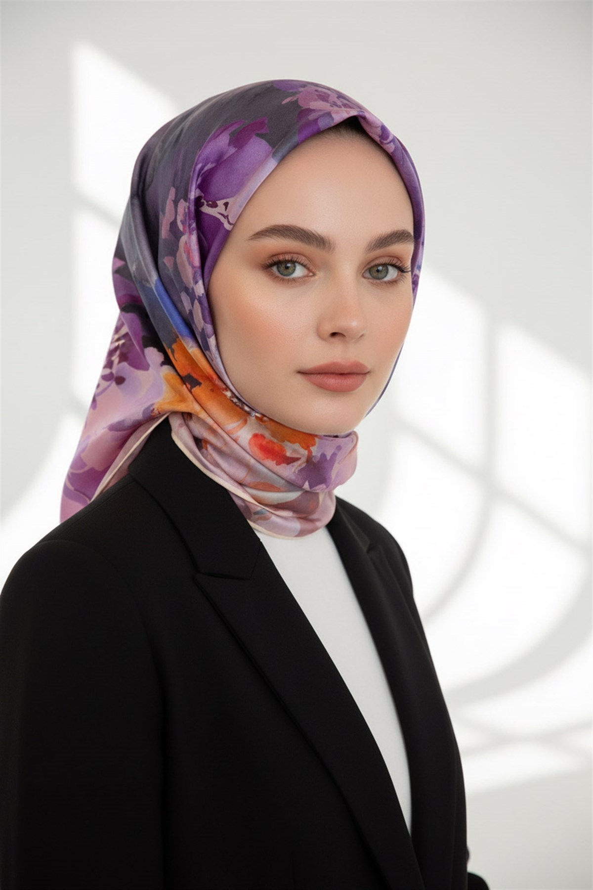 %100 Twill İpek Çiçek  Desenli Krem - Turuncu Renkli 90x90 Eşarp Dikim Şekli : El Dikişi