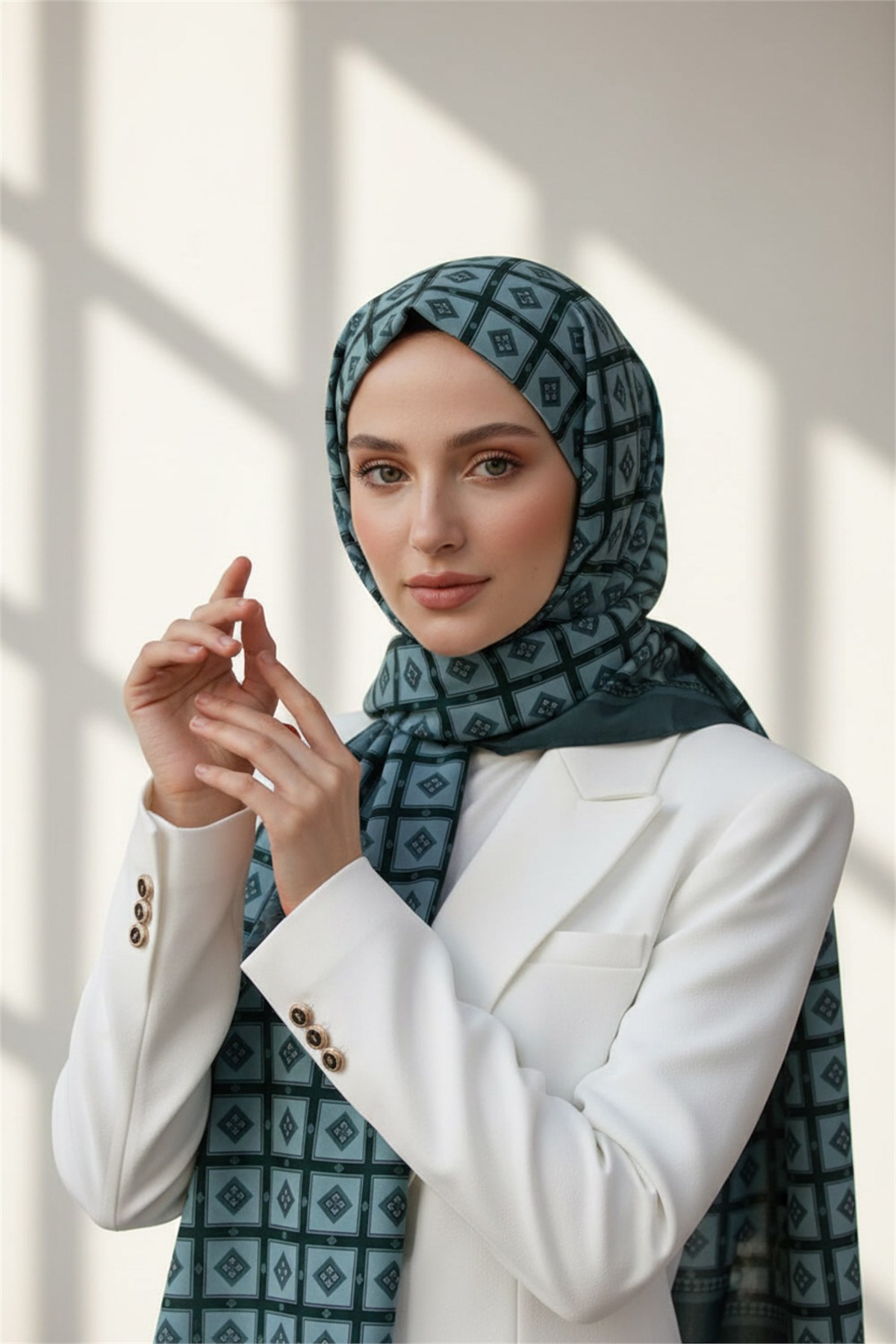 KREP KARE DESENLİ ZÜMRÜT YEŞİLİ RENKLİ 75X195 KIRIŞMAZ ŞAL
