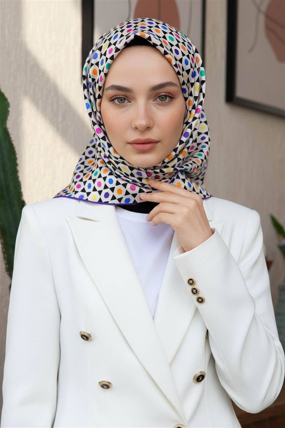 %100 Twill İpek Nokta Desenli Krem - Mor Renkli 90x90 Eşarp Dikim Şekli : El Dikişi
