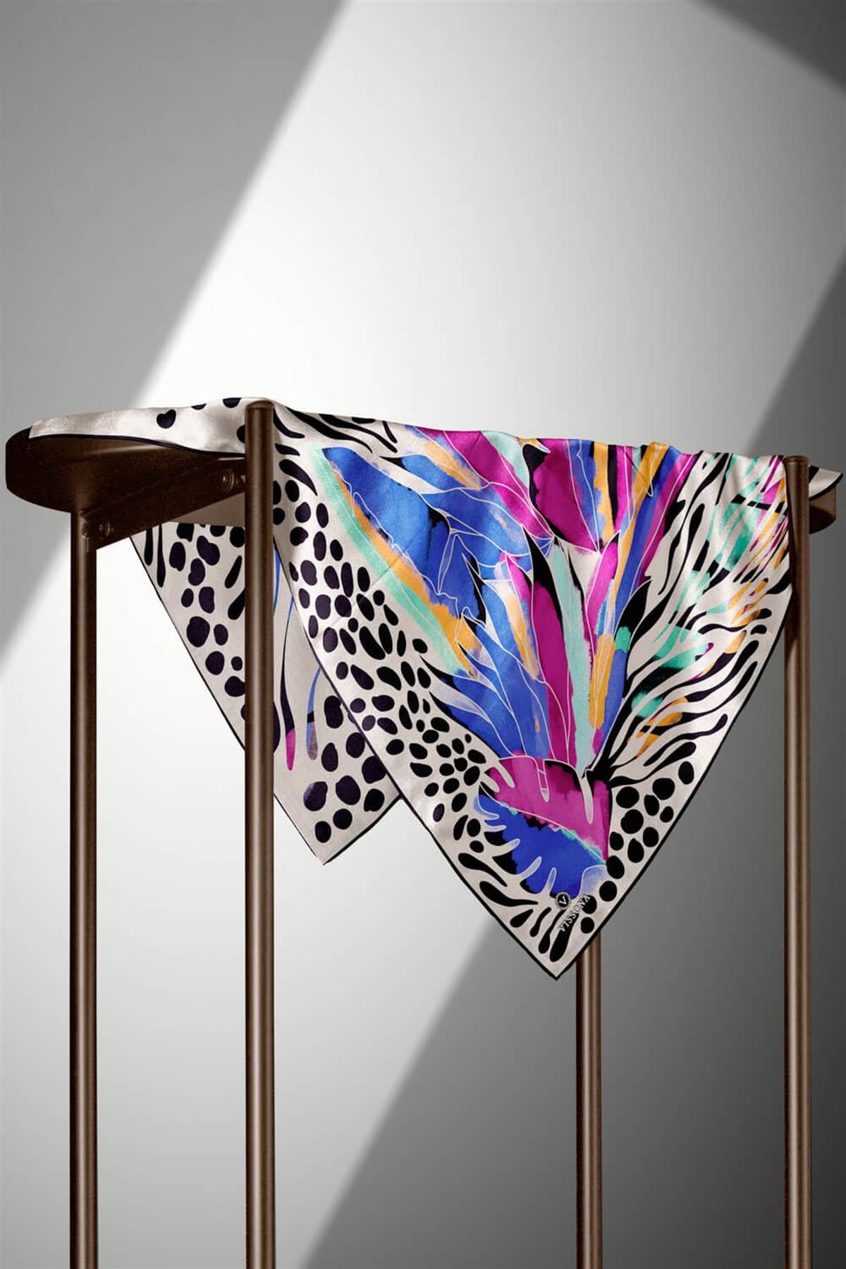 %100 Twill İpek Amazon Desenli Saks - Fuşya Renkli 90x90 Eşarp Kenar Dikiş Şekli El Dikişli