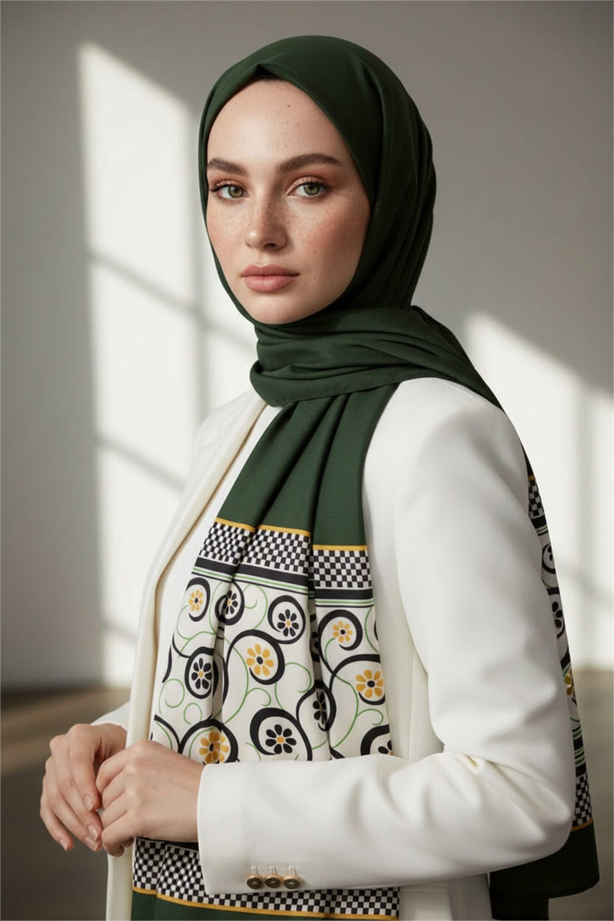 KREP KENAR MOTİFİ ÇİÇEK DESENLİ ZÜMRÜT YEŞİLİ RENKLİ 75X195 KIRIŞMAZ ŞAL
