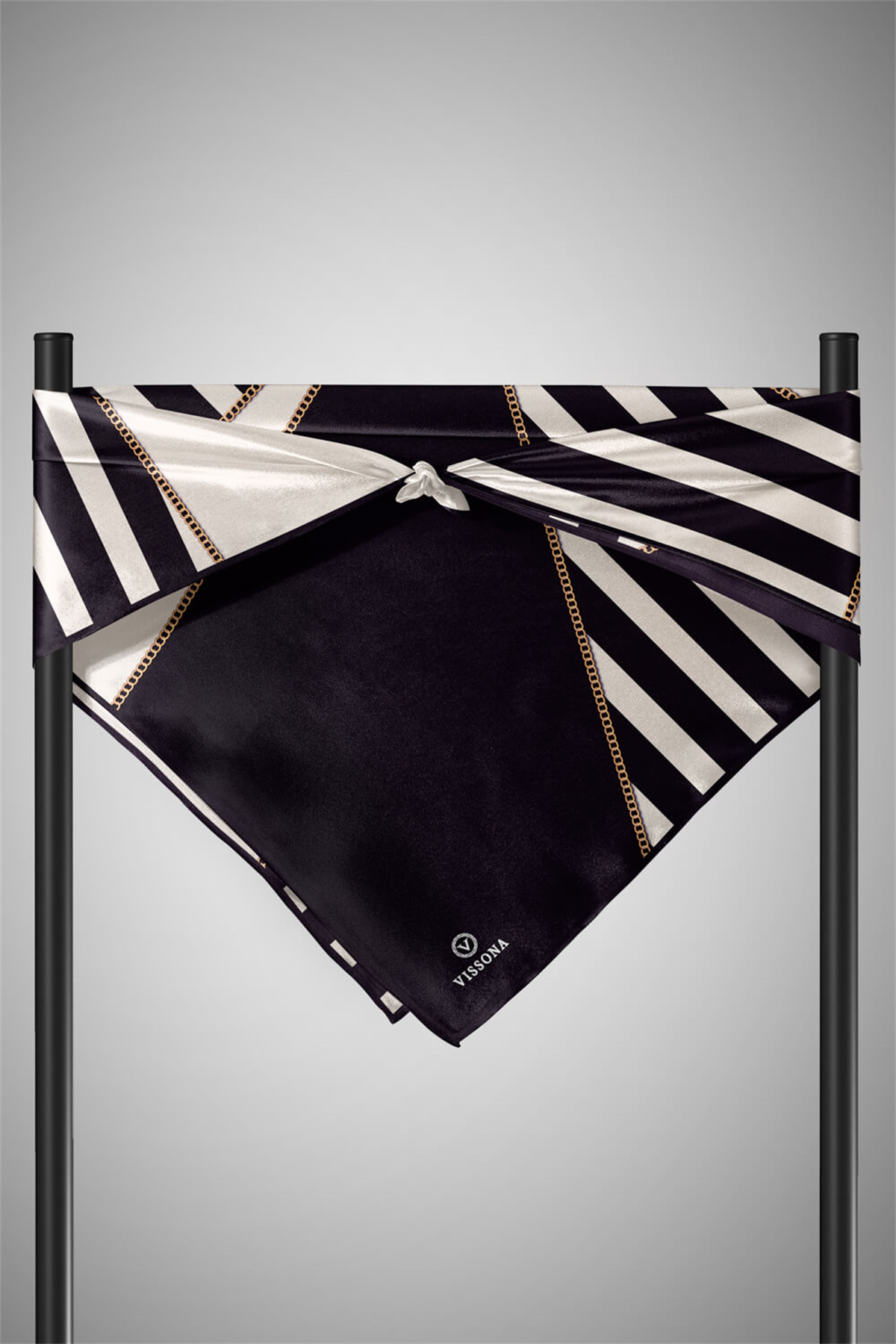 %100 Twill İpek Zincirli Çizgi Desenli Siyah - Krem Renkli 90x90 Eşarp Dikim Şekli : El Dikişi