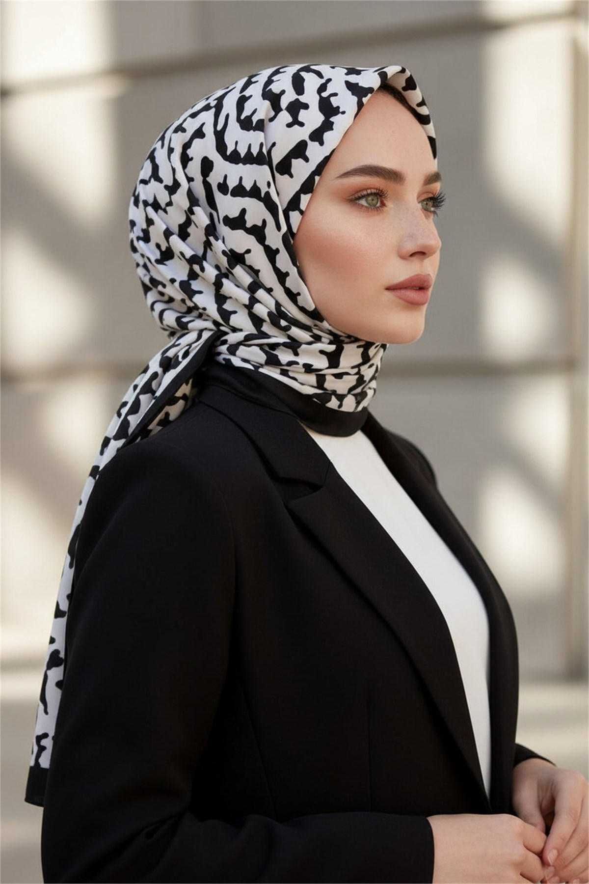 KREP GEOMETRİK DESENLİ SİYAH - BEYAZ RENKLİ 75X195 KIRIŞMAZ ŞAL