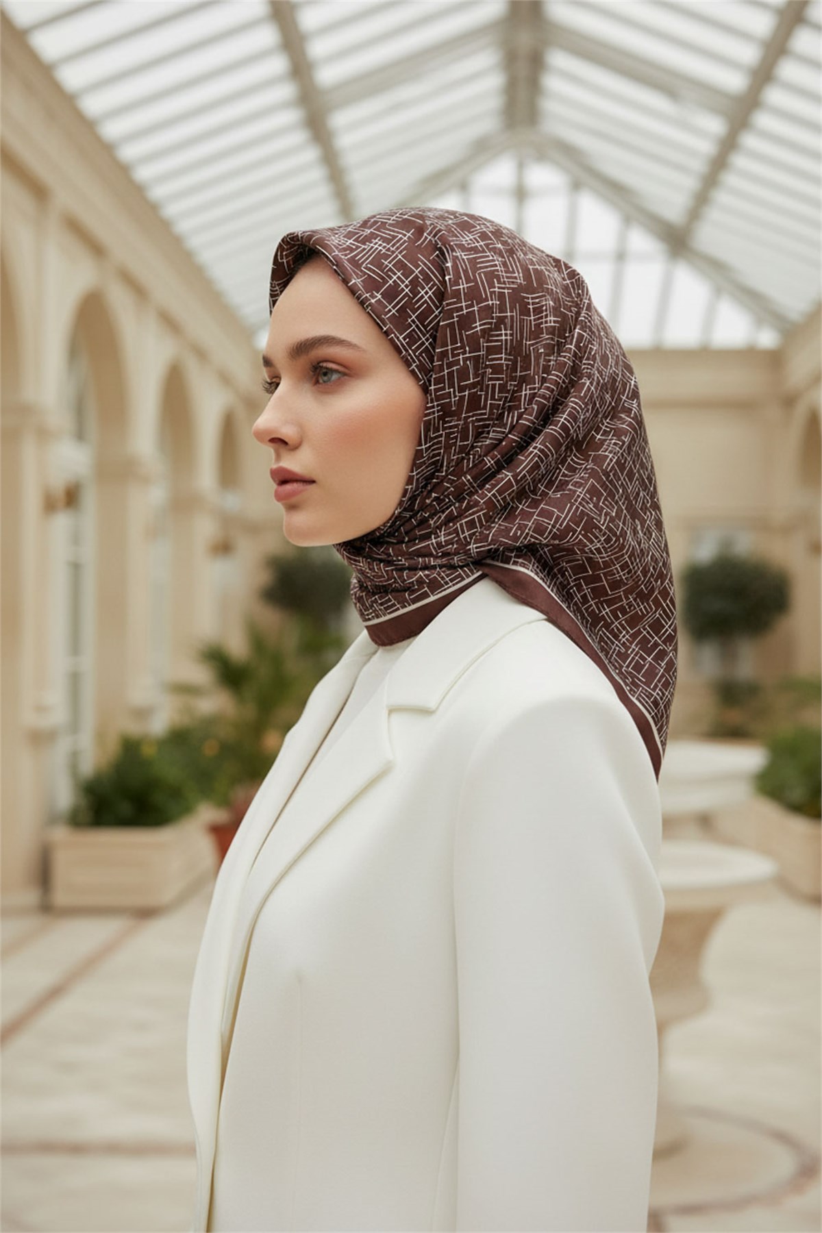 %100 Twill İpek Çizgi Desenli Kahverengi Renkli 90x90 Eşarp Dikim Şekli : El Dikişi