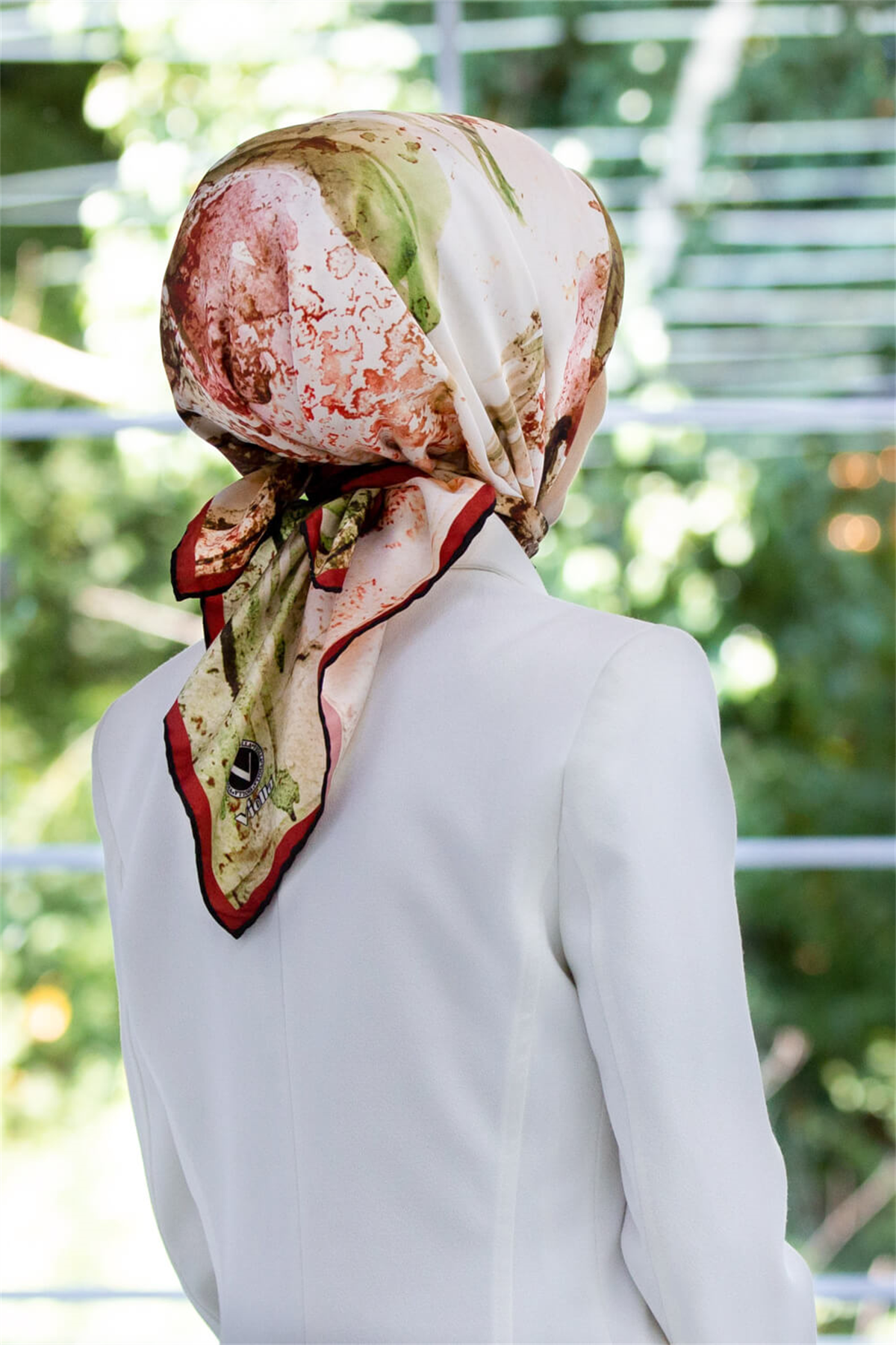 Rayon Sulu Boyalı Çiçek Desenli Bordo Renkli 90x90 Eşarp (İpek İçermez) Kenar Dikiş Şekli El Dikişli