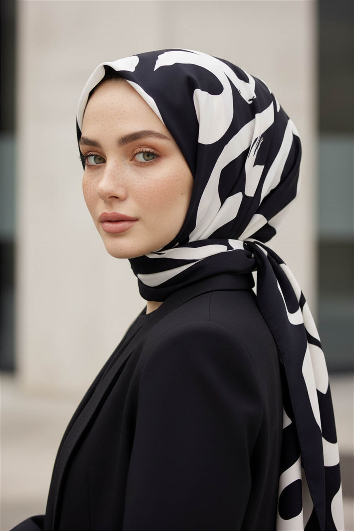 KREP FIRÇA DARBESİ DESENLİ SİYAH - KREM RENKLİ 75X195 KIRIŞMAZ ŞAL