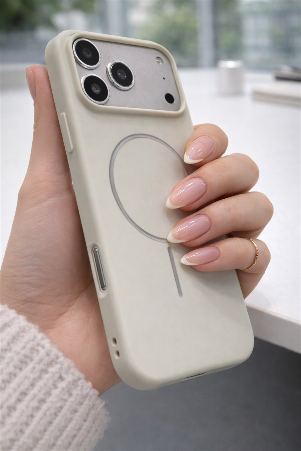 iPhone 17 Pro Uyumlu İçi Kadife Magsafe Wireless Şarj Özellikli Taş Renkli Telefon Kılıfı