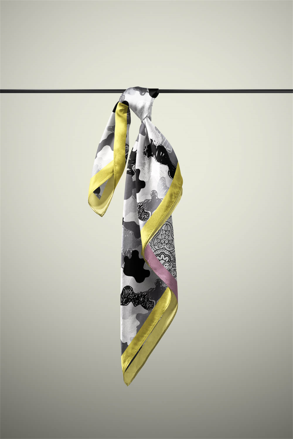 D98 Kadın Egzotik Desenli Bandana 50x50 Gri DG0255-22