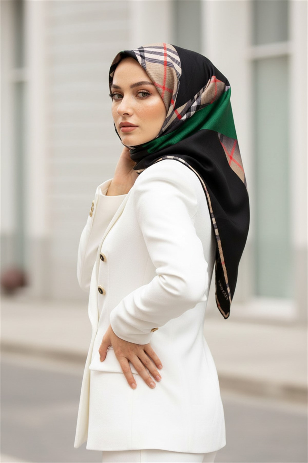 %100 Twill İpek Eşarp 90x90 Zümrüt Yeşili Siyah Ekose Desenli El Dikişli Kadın Eşarp
