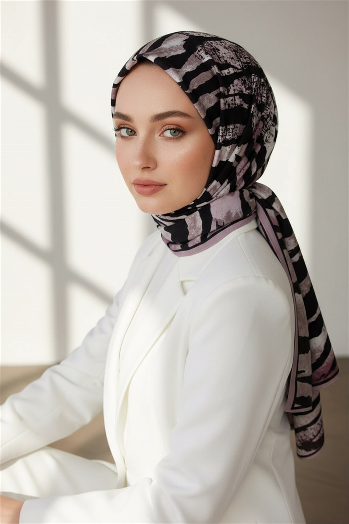 KREP ZEBRA DESENLİ PUDRA - SİYAH RENKLİ 75X195 KIRIŞMAZ ŞAL