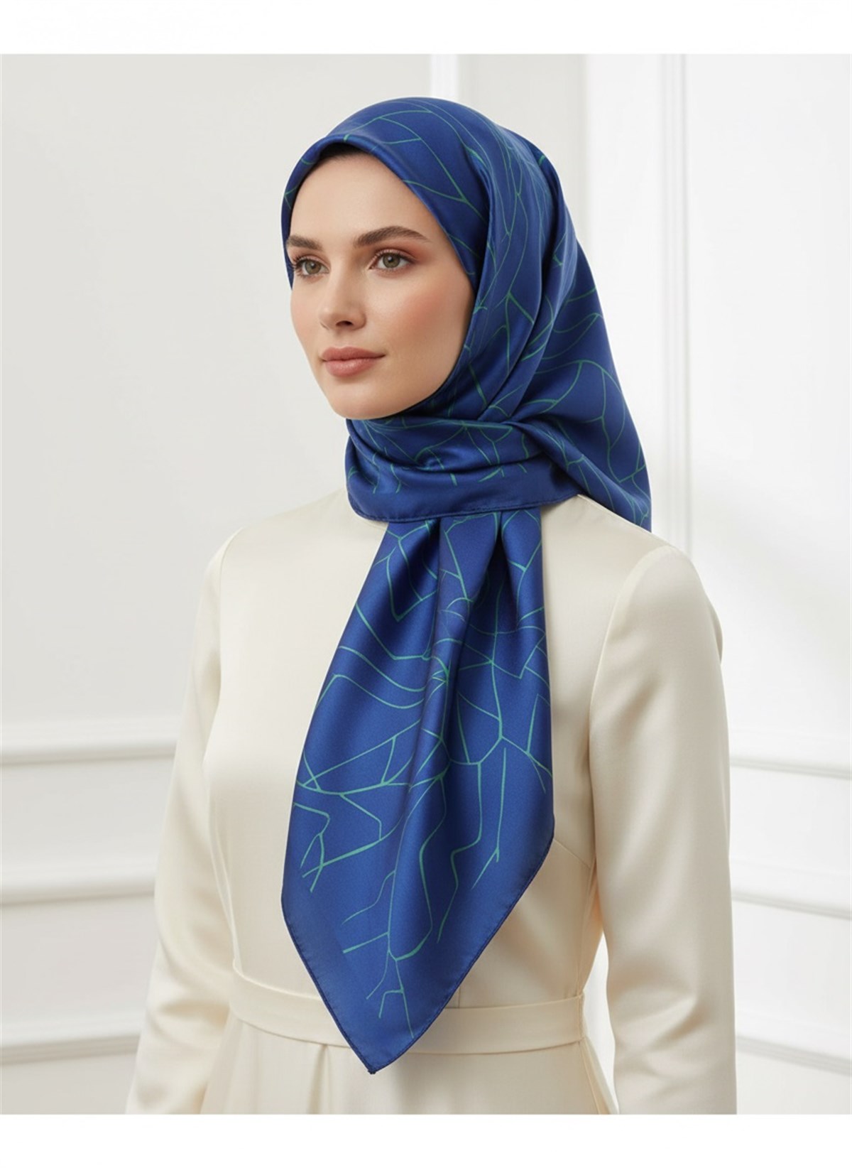 %100 Twill İpek Çizgi Desenli Saks - Zümrüt Yeşili Renkli 90x90 Eşarp Dikim Şekli : El Dikişi