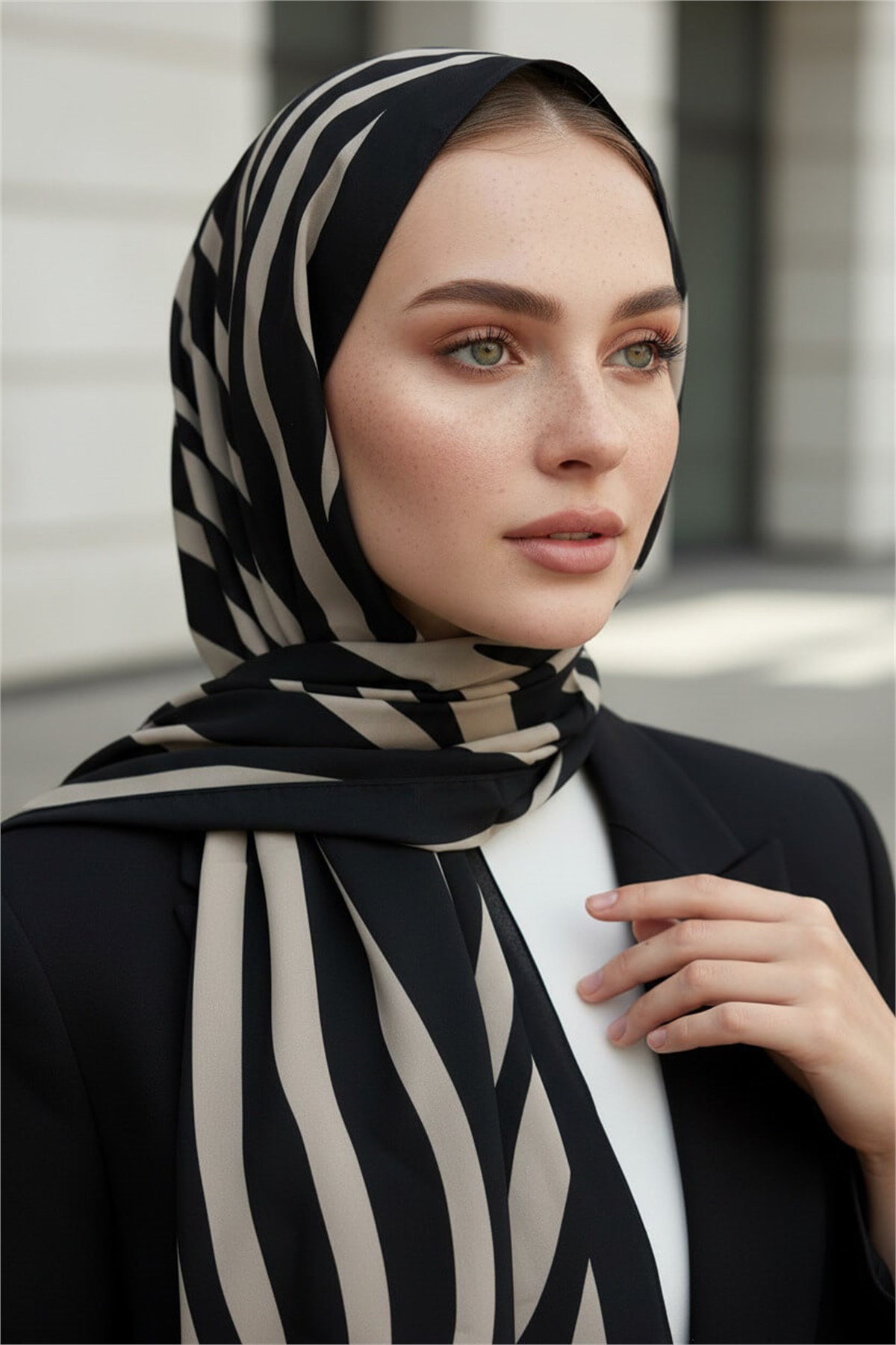 KREP KIRIŞMAZ ŞAL ZEBRA DESENLİ SİYAH - SÜTLÜKAHVE RENKLİ 75X190