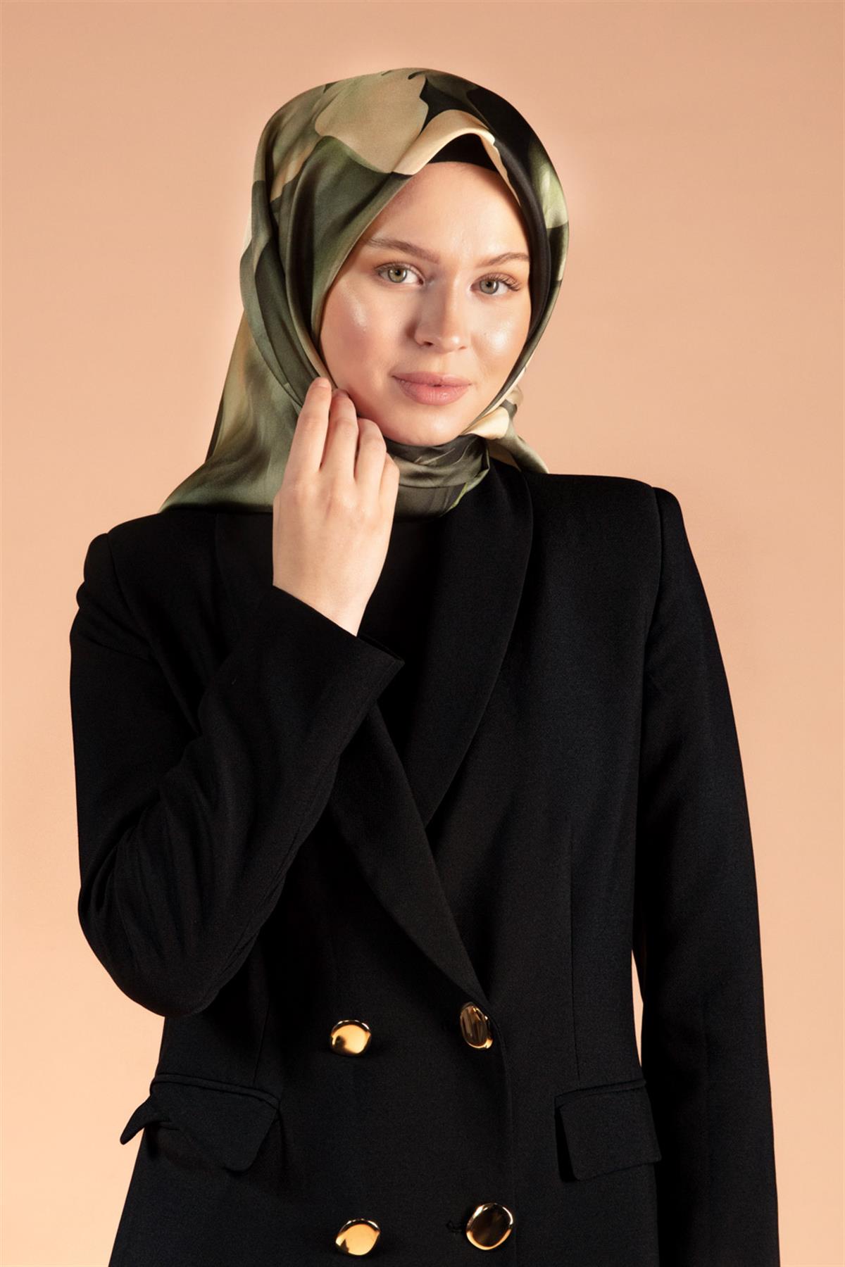%100 Twill İpek Yaprak Desenli Haki Yeşili Renkli 90x90 Eşarp Dikim Şekli : El Dikişi