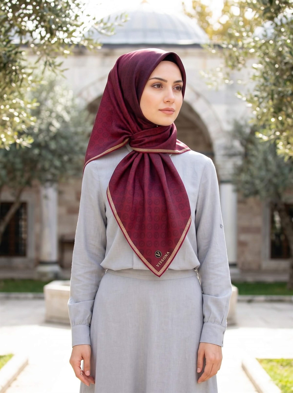 %100 Twill İpek Monogram Desenli Bordo Renkli 90x90 Eşarp Dikim Şekli : El Dikişi