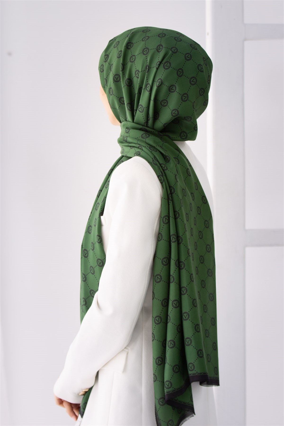 % 100 İpek V Logo Desenli Zümrüt Yeşili Renkli 90x210 Şal