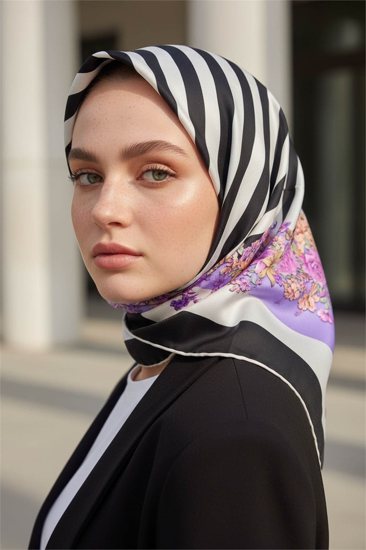 %100 Twill İpek Çıtır Çiçekli Ve Çizgi Desenli Siyah - Lila Renkli 90x90 Eşarp Dikim Şekli : El Dikişi