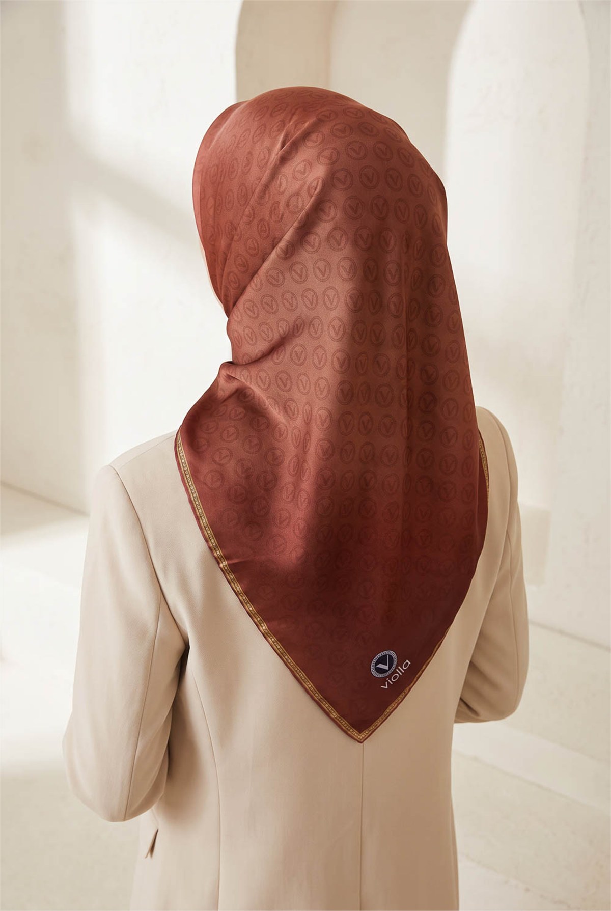 Rayon Degra Desenli Taba Renkli 90x90 Dikim Şekli : El Dikişi Eşarp (İpek İçermez) Kenar Dikiş Şekli El Dikişli