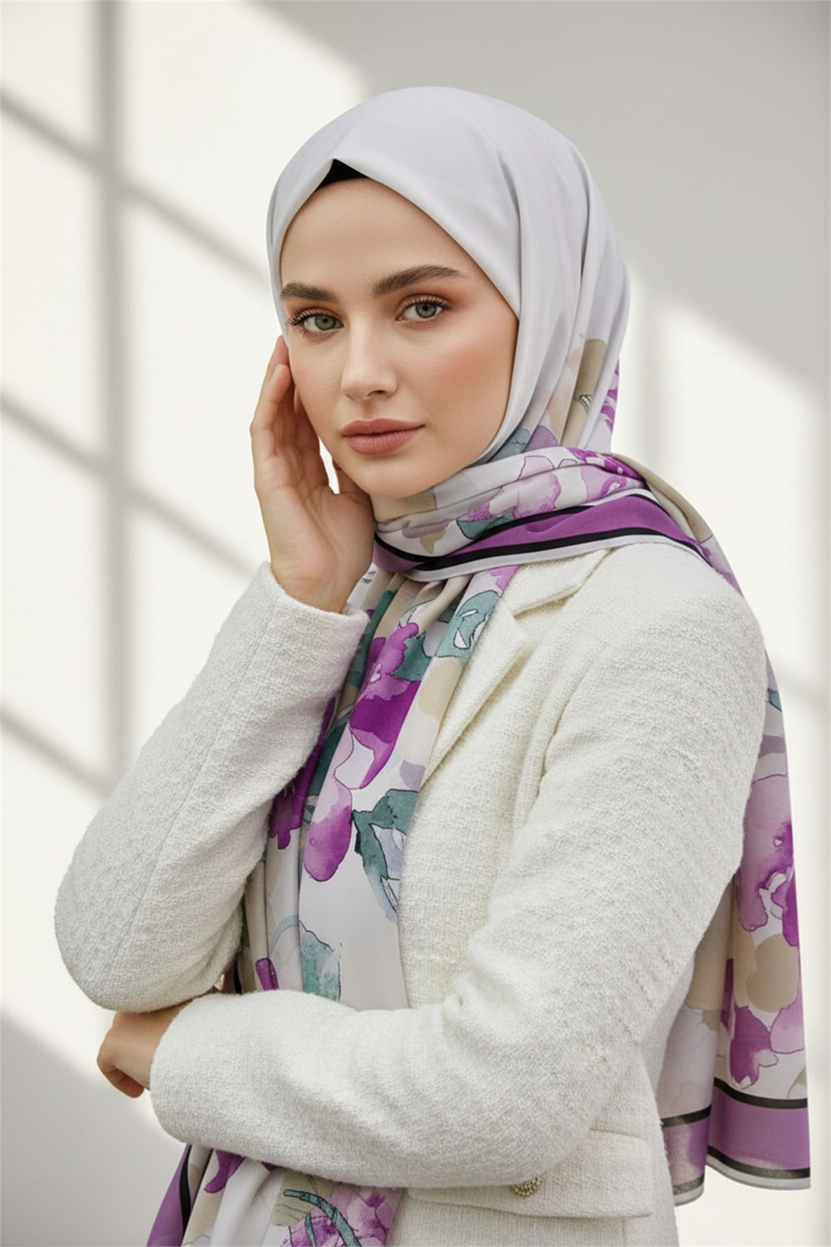 KREP ÇİÇEK DESENLİ KREM - MÜRDÜM RENKLİ 75X195 KIRIŞMAZ ŞAL