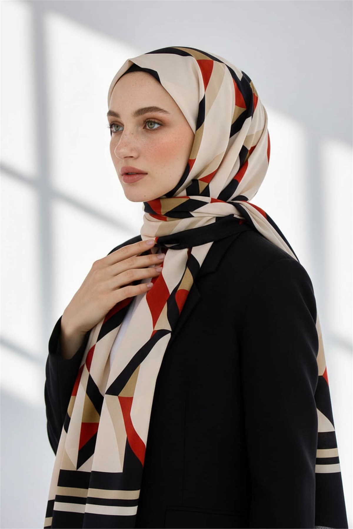 KREP GEOMETRİK DESENLİ SİYAH - BORDO RENKLİ 75X195 KIRIŞMAZ ŞAL
