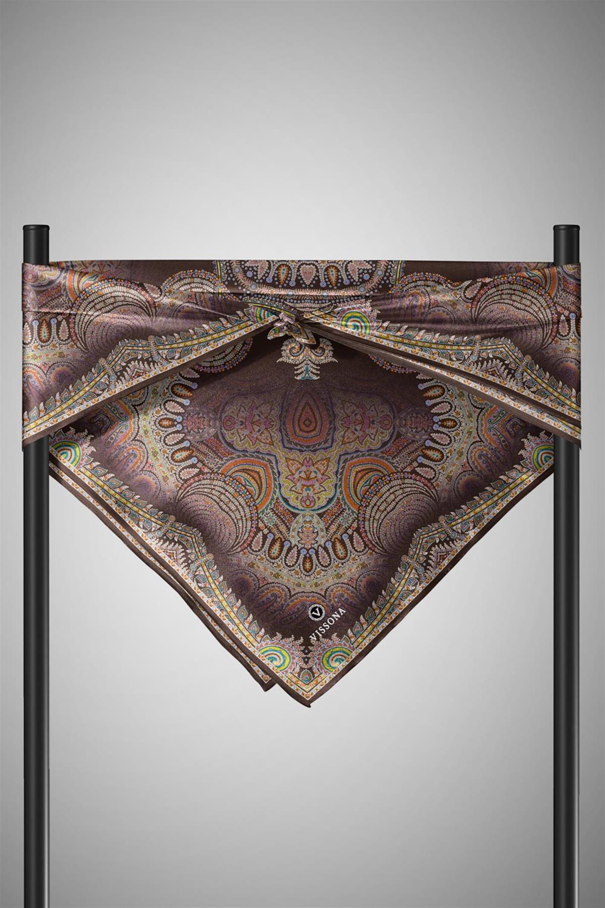 %100 Twill İpek Şal Desenli Kahverengi Renkli 90x90 Eşarp Dikim Şekli : El Dikişi