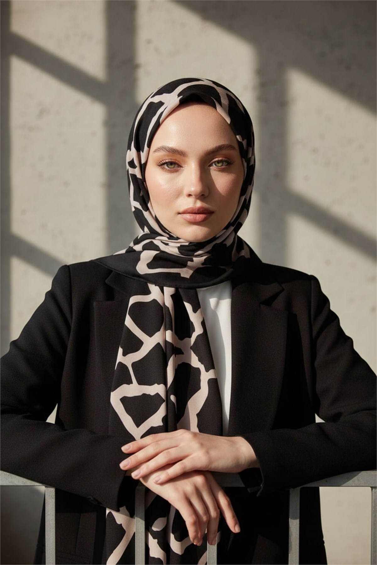 KREP TAŞ DESENLİ SİYAH - SÜTLÜKAHVE RENKLİ 75X195 KIRIŞMAZ ŞAL