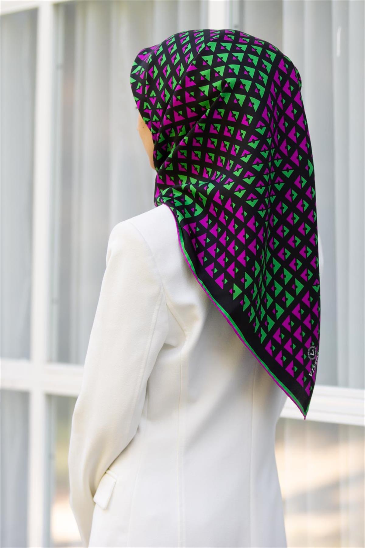 %100 Twill İpek Geometrik Desenli Fuşya - Benetton Yeşili Renkli 90x90 Eşarp Dikim Şekli : El Dikişi