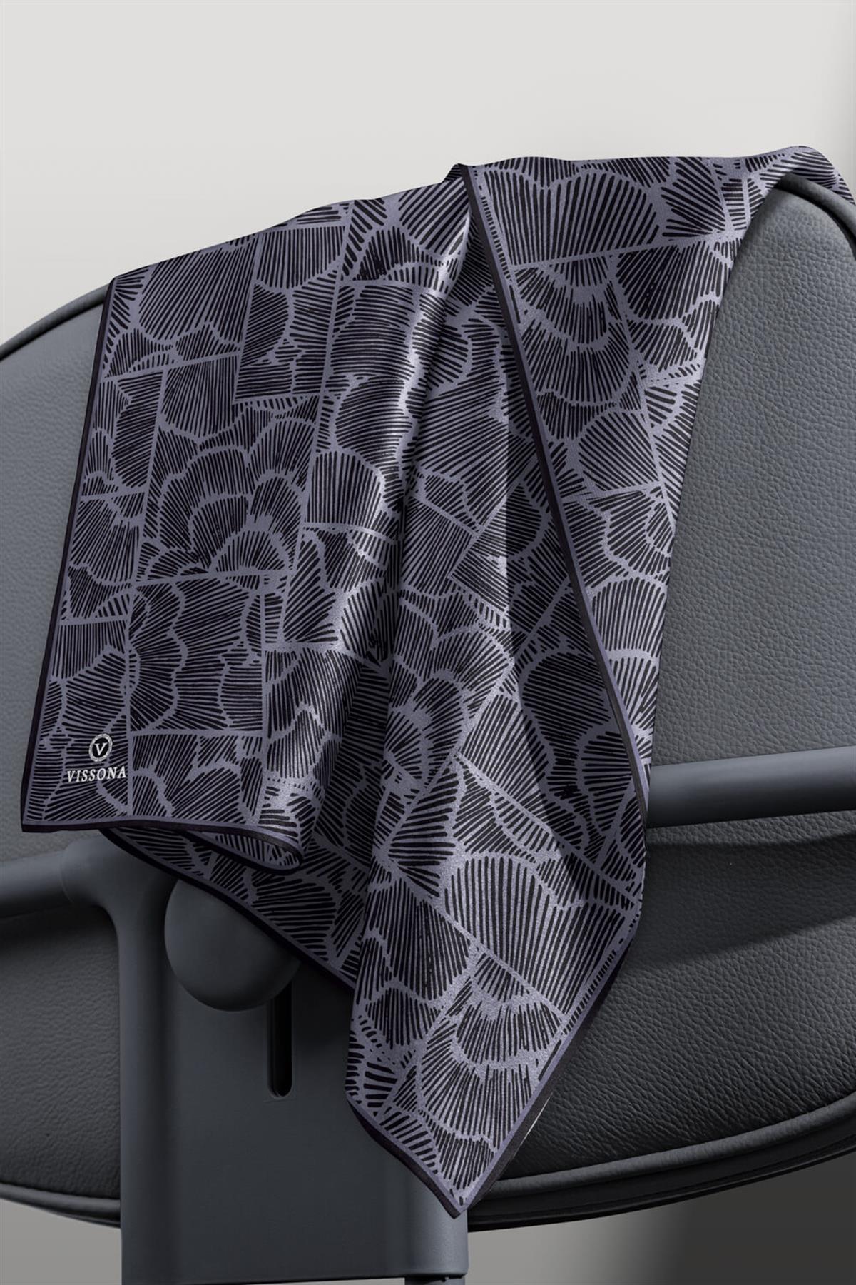 %100 Twill İpek Geometrik Desenli Gri - Siyah Renkli 90x90 Eşarp Dikim Şekli : El Dikişi