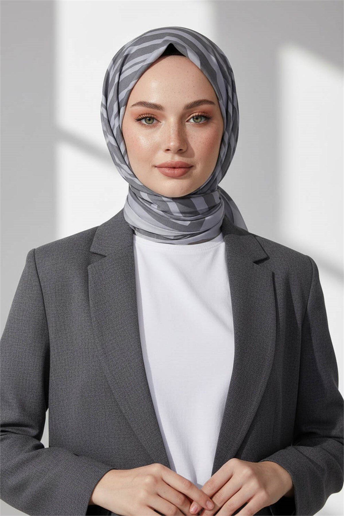 KREP ZİGZAG DESENLİ GRİ RENKLİ 75X195 KIRIŞMAZ ŞAL