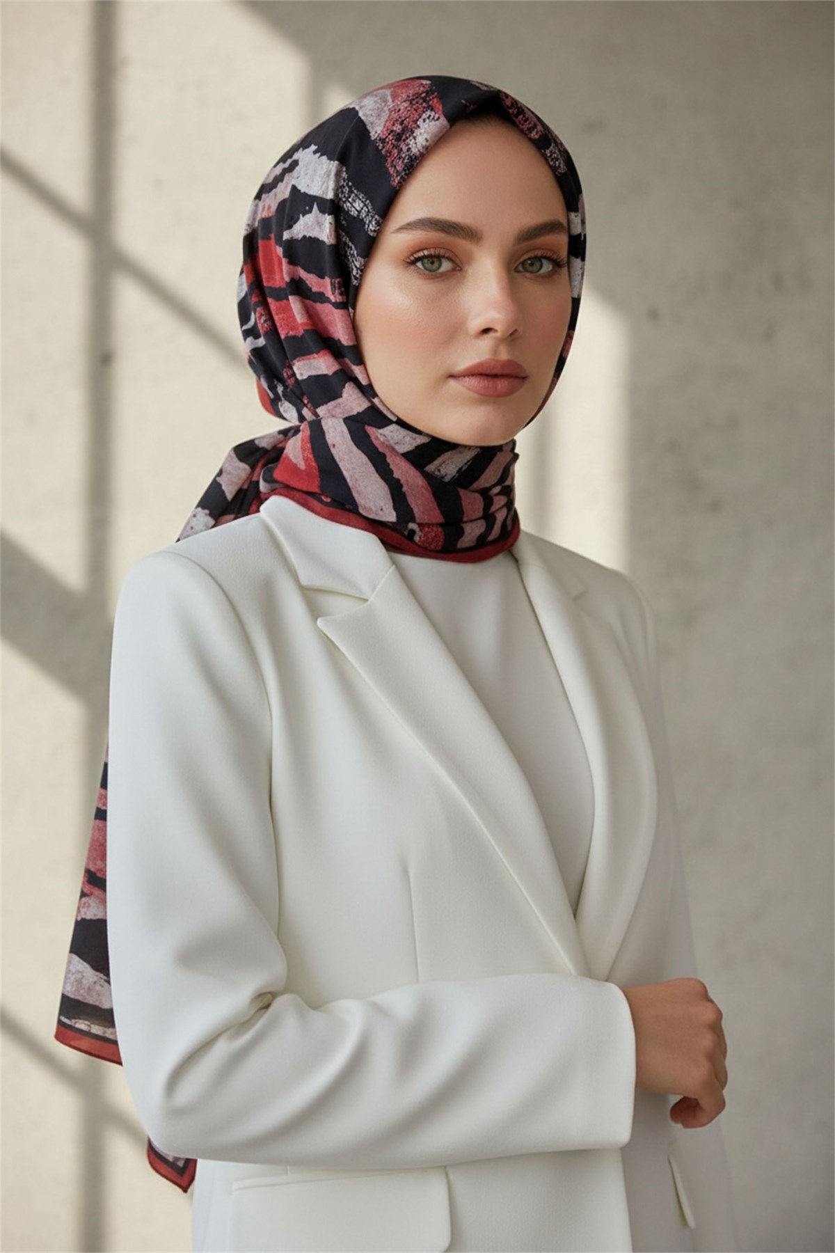 KREP ZEBRA DESENLİ BORDO - SİYAH RENKLİ 75X195 KIRIŞMAZ ŞAL