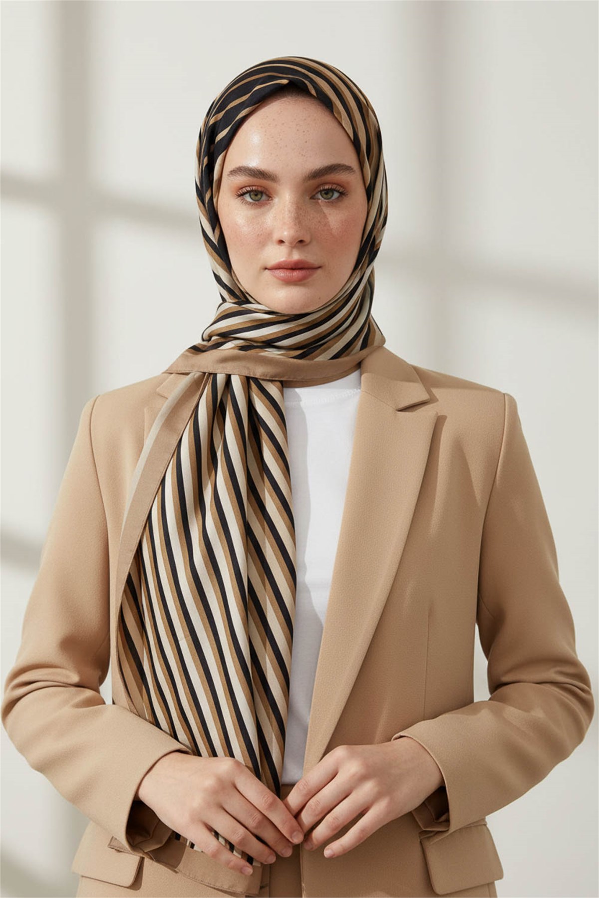 KREP ÇİZGİ DESENLİ BEJ RENKLİ 75X195 KIRIŞMAZ ŞAL