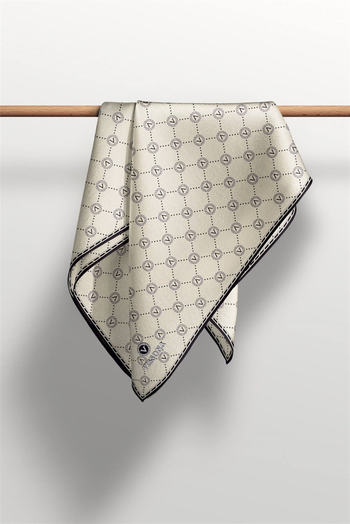 %100 Twill İpek Monogram Desenli Krem - Siyah Renkli 90x90 Eşarp Dikim Şekli : El Dikişi
