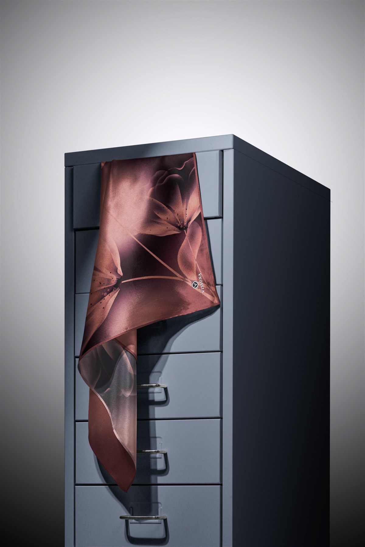 %100 Twill İpek Çiçek Desenli Soğan Kabuğu Renkli 90x90 Eşarp Dikim Şekli : El Dikişi